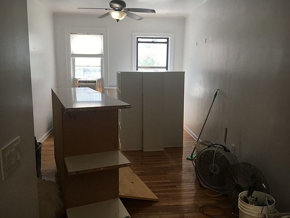 4th image of 3143 47th St