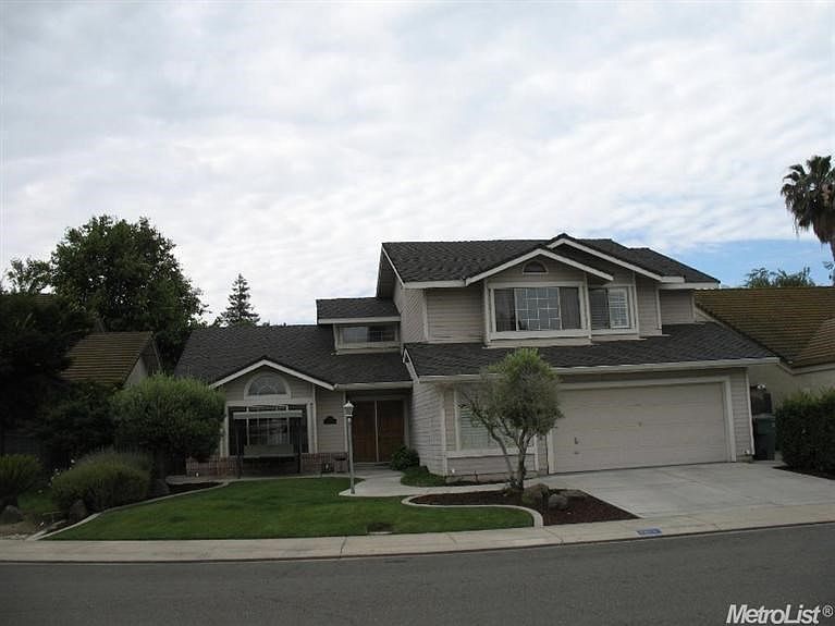 Located in the popular Dutchollow neighborhood, this 4 bedroom, 3 bath home features a beautiful pool, oversized garage with workshop area plus a first floor bedroom and bath.  Over 2100 square feet of living space on a great cul-de-sac, it's convenient t