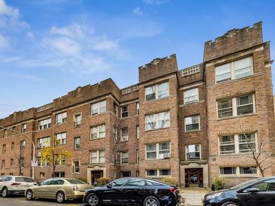 551 W Surf St #3, Chicago, IL, 60657