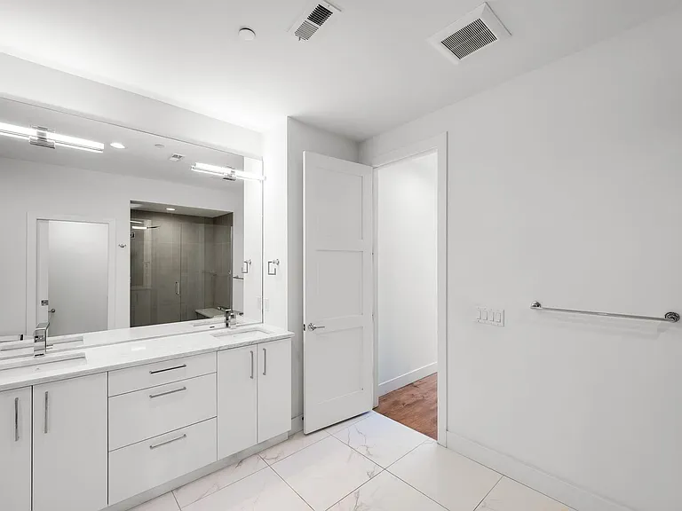 4263 E 8th Ave — Photo 16