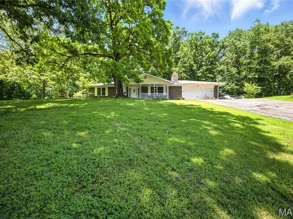 2819 N Selma Dr, Festus, MO 63028