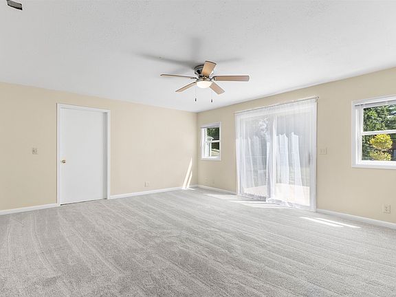 5th image of 7607 Scott Ln