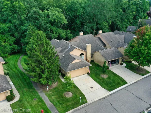 21990 River Ridge Trl, Farmington, MI 48335