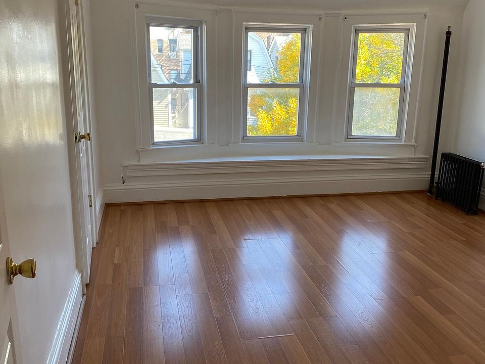 1st image of 8922 Jamaica Ave