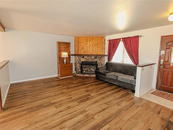4th image of 1084 Hugo Ln