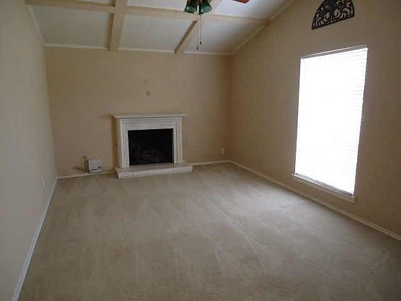 4th image of 1013 Glen Cove Dr