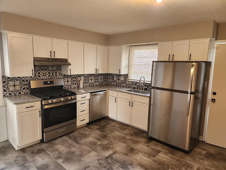 7331 Olive St — Photo 5