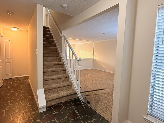 3rd image of 504 Heritage Dr