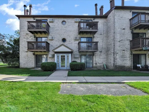 514 E Spruce Dr APT 2B, Palatine, IL 60074