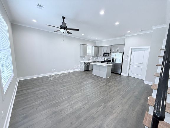 2nd image of 1402 Pleasant Dr