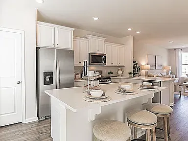 1105 Foster Dr — Photo 3