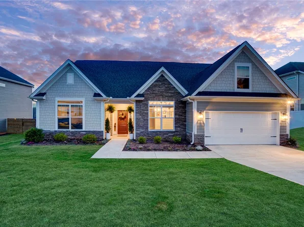 142 Juniper Hill Dr, Easley, SC 29642