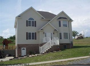 1046 Autumn Ave, Morgantown, WV 26508