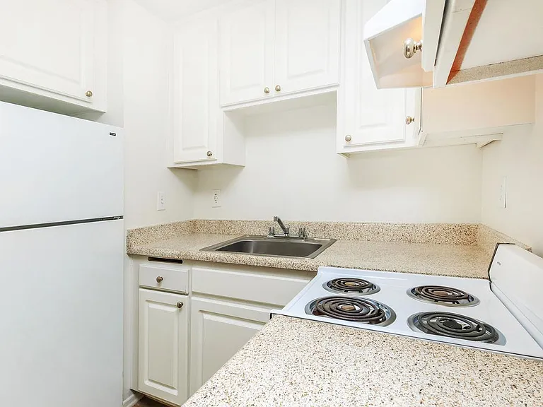 Heritage Park Alta Loma 55+ — Photo 32