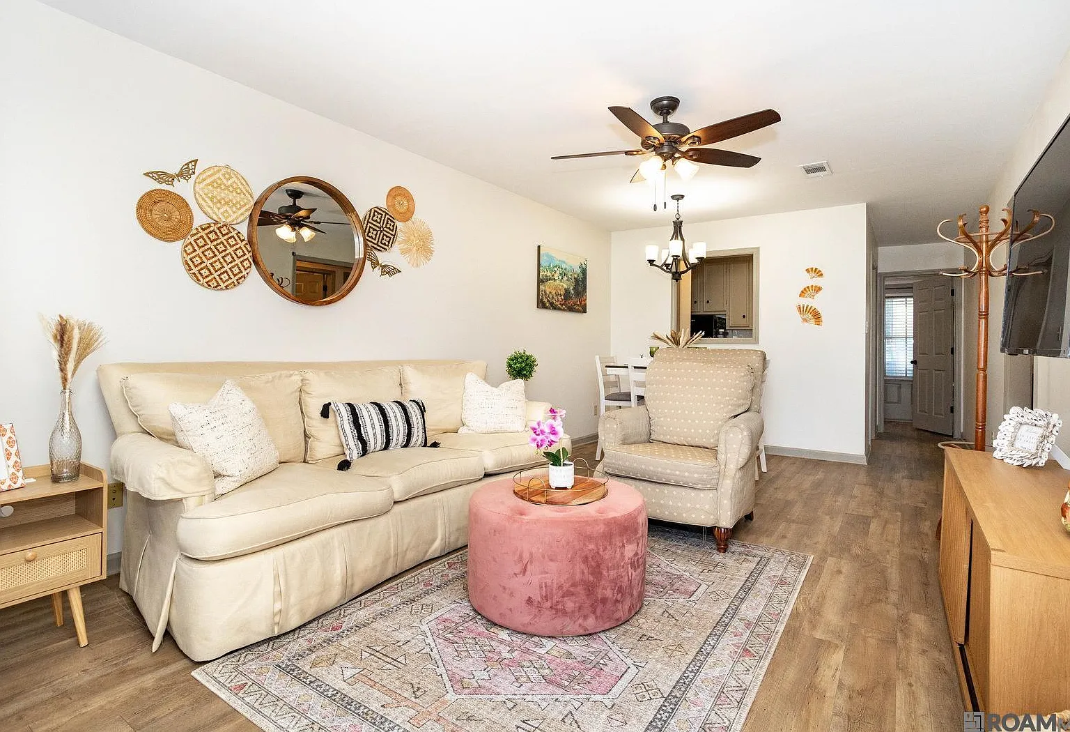 2 bed, 825 sqft, $2,300 — Photo 1