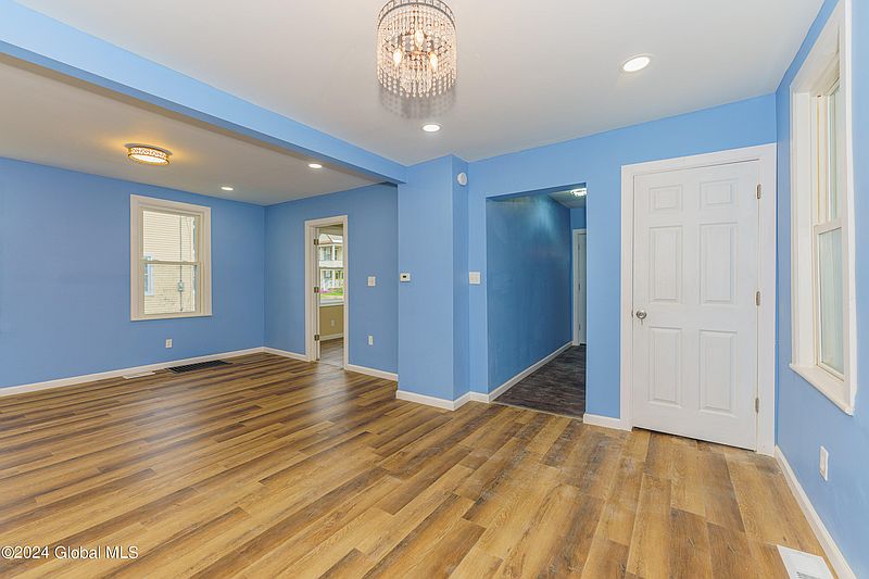 4th image of 2318 Fairlee Street