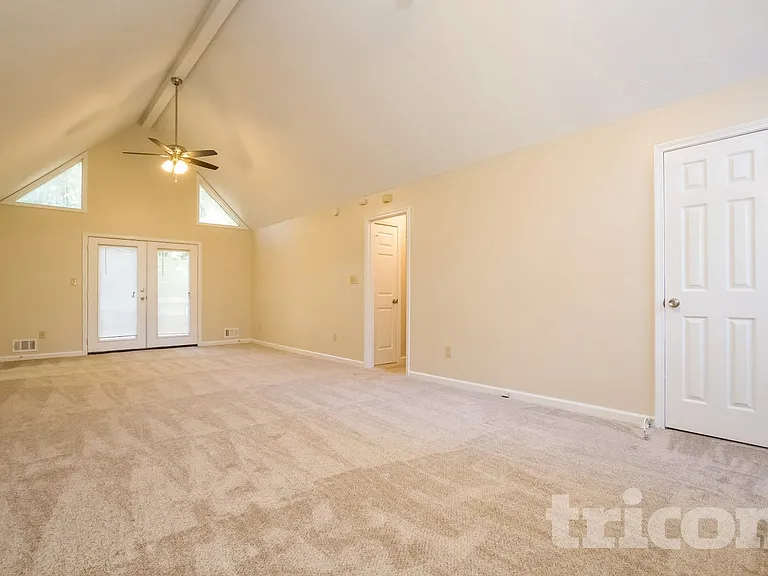 4251 Cary Dr — Photo 3