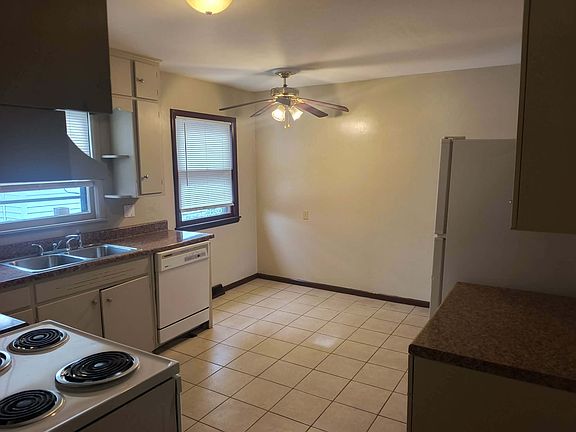 5th image of 215 W Hill St