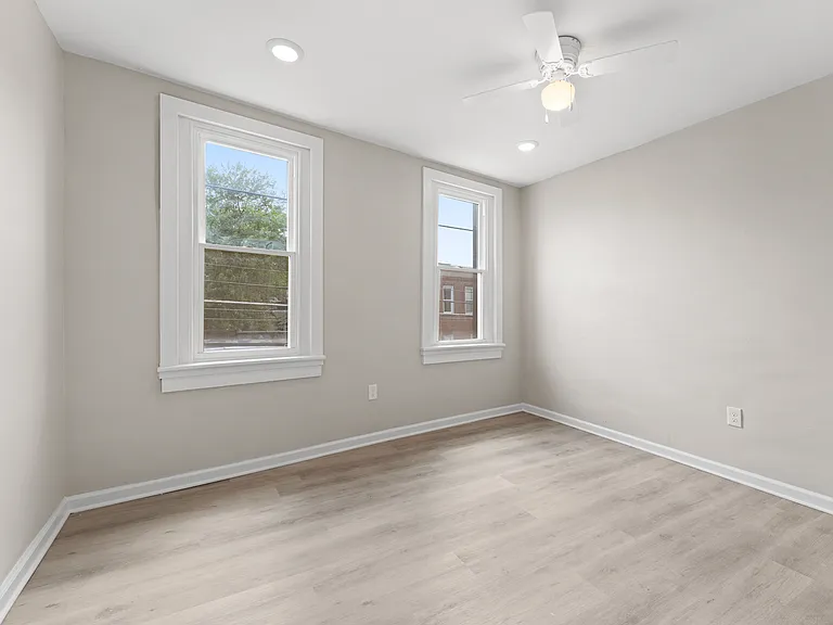 3010 Emerald St — Photo 2