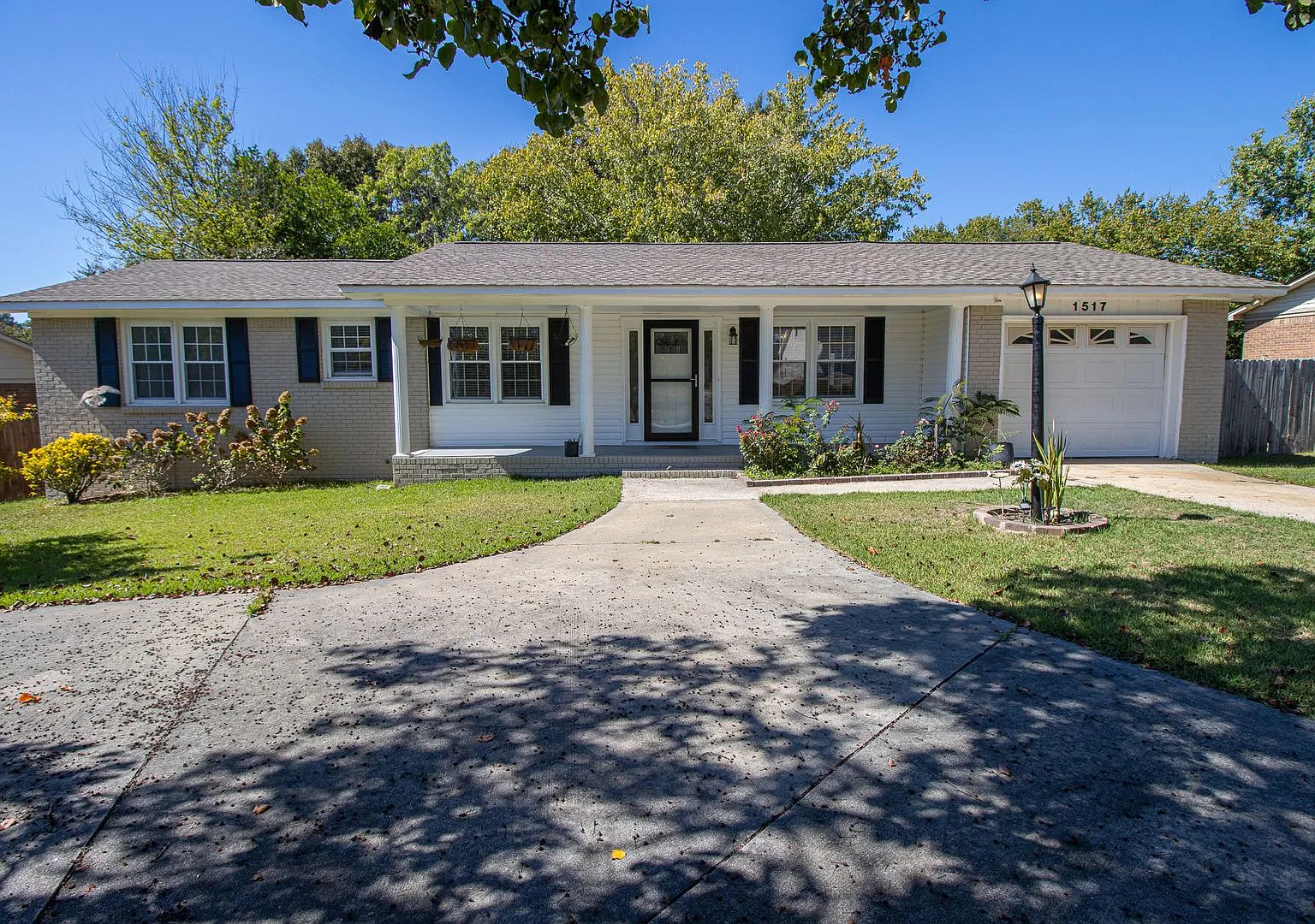 Charming 2-Bedroom, 2-Bath Home in Pine Ridge — Photo 1