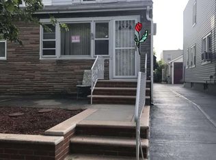3246 204th St, Bayside, NY 11361