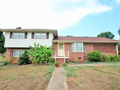 403 E Sunsetstrip Dr, Seneca, SC, 29672