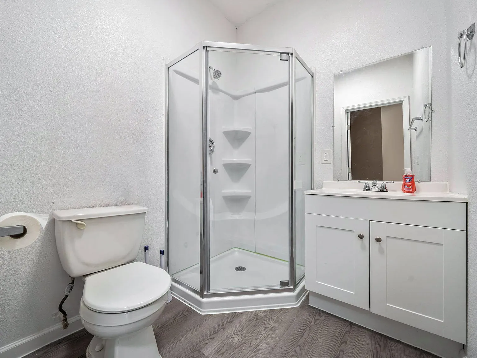 4 bed, 3.0 bath, 5665 sqft, $676 — Photo 4