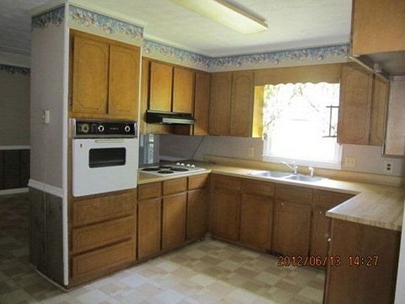 3rd image of 215 Brookwood Dr