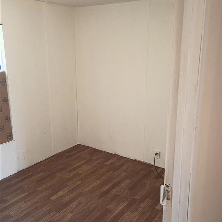 2nd image of 611 Sandorra Rd