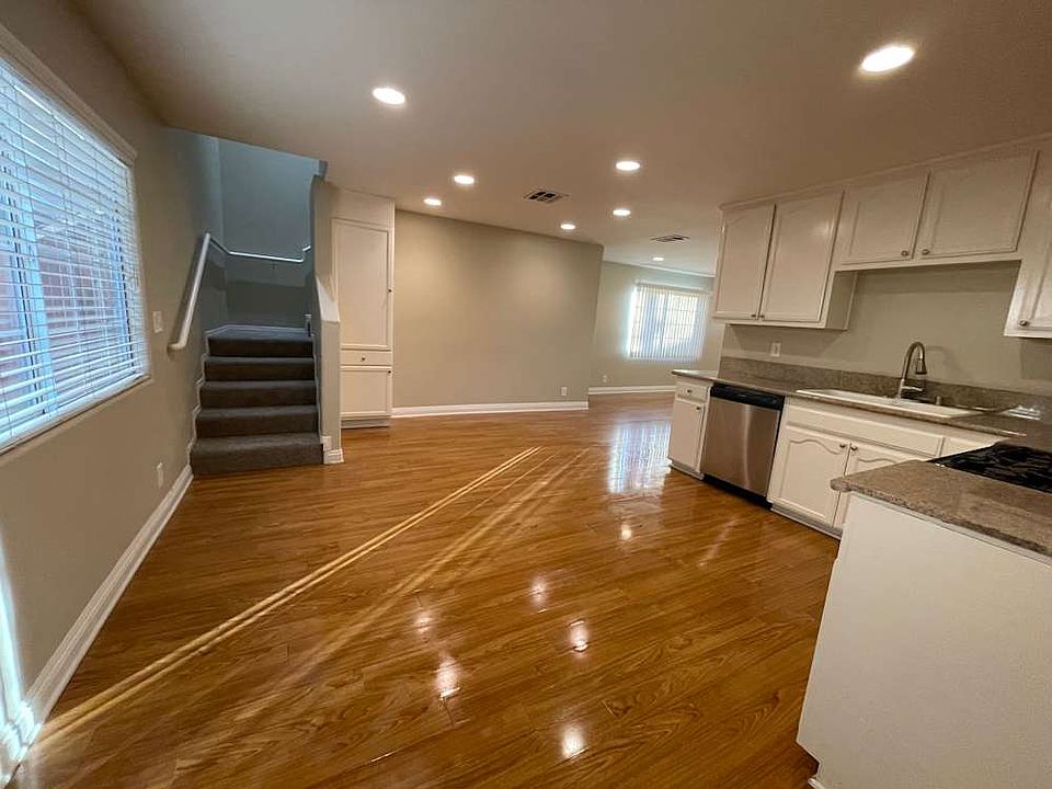 1st image of 4-21 Cerritos Ave #5