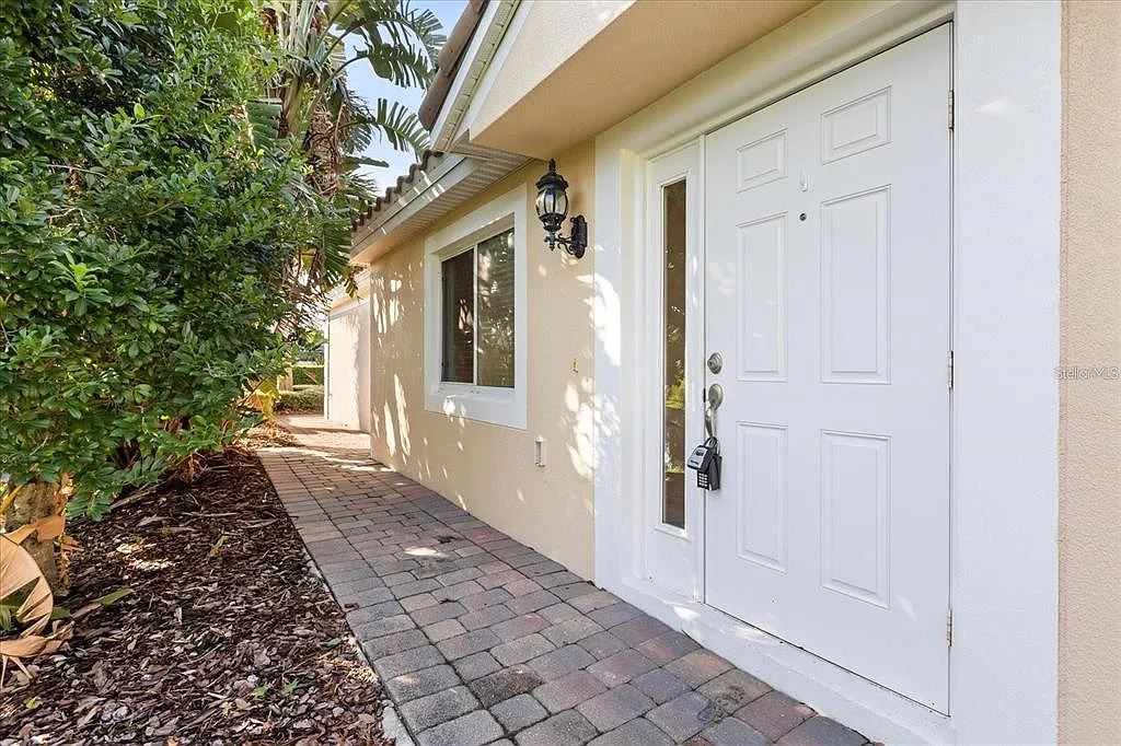 3 bed, 2.0 bath, 1554 sqft, $2,800 — Photo 3