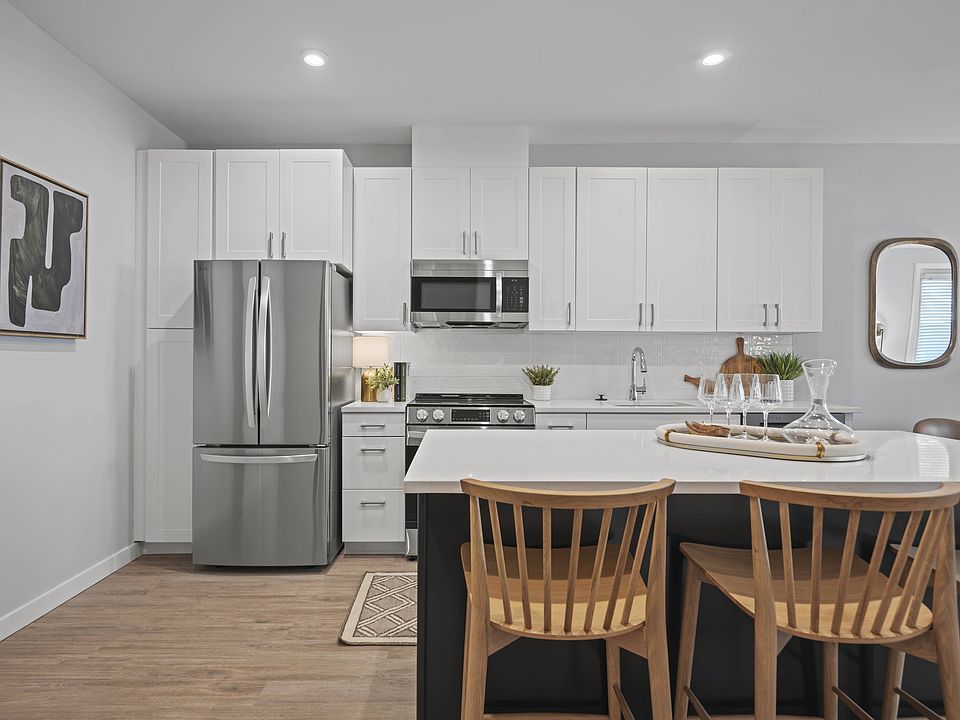 1st image of 582 Main St #2-301