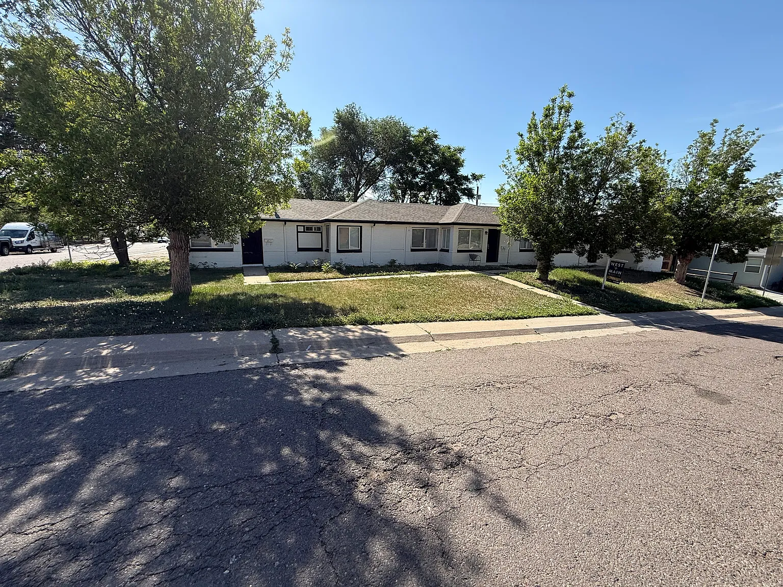 3 bed, 900 sqft, $1,800 — Photo 1