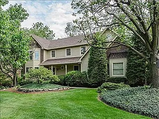 8357 Twin Pointe Cir photo 1