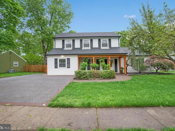 24 Ravenwood Blvd, Barnegat, NJ 08005