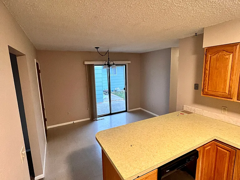 1121 Yellowstone Ave — Photo 4