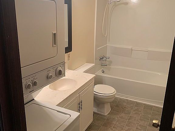 3rd image of 1305 Klemp St #1307