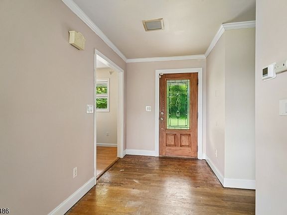 3rd image of 21 Wayside Ln