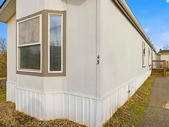 2nd image of 260 NW Golden Hills Dr Space 43