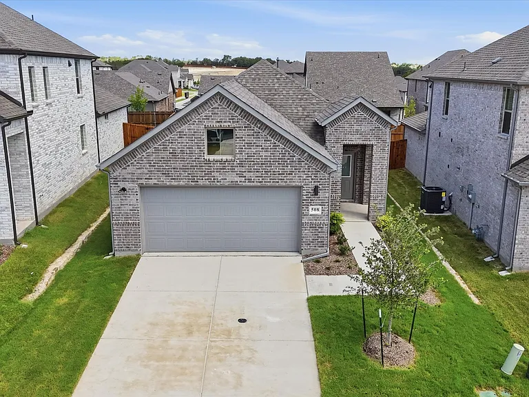 508 Green Grass Dr — Photo 32