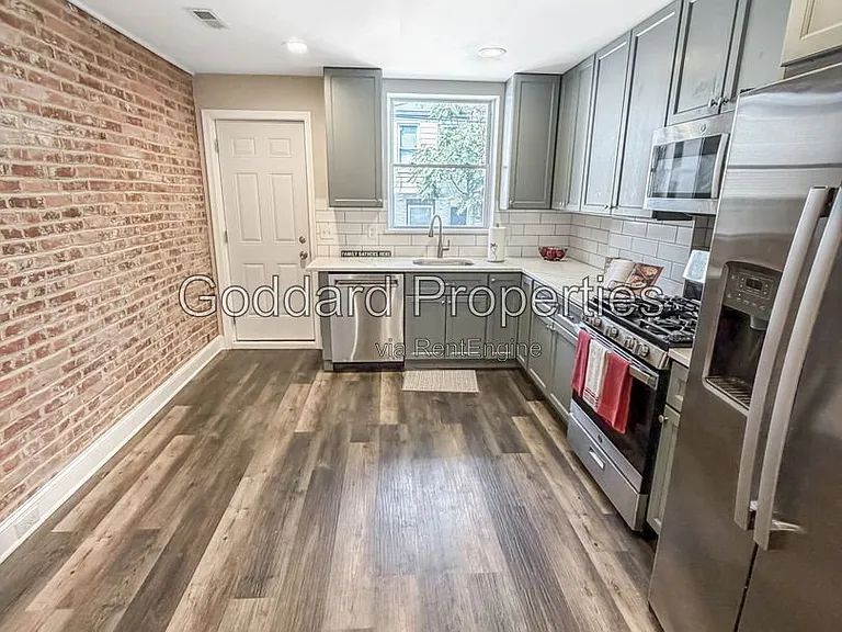 704 N Curley St — Photo 5