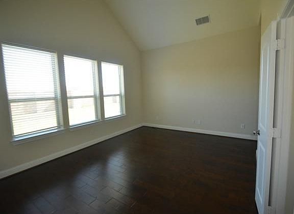 5th image of 703 Waterlane Dr