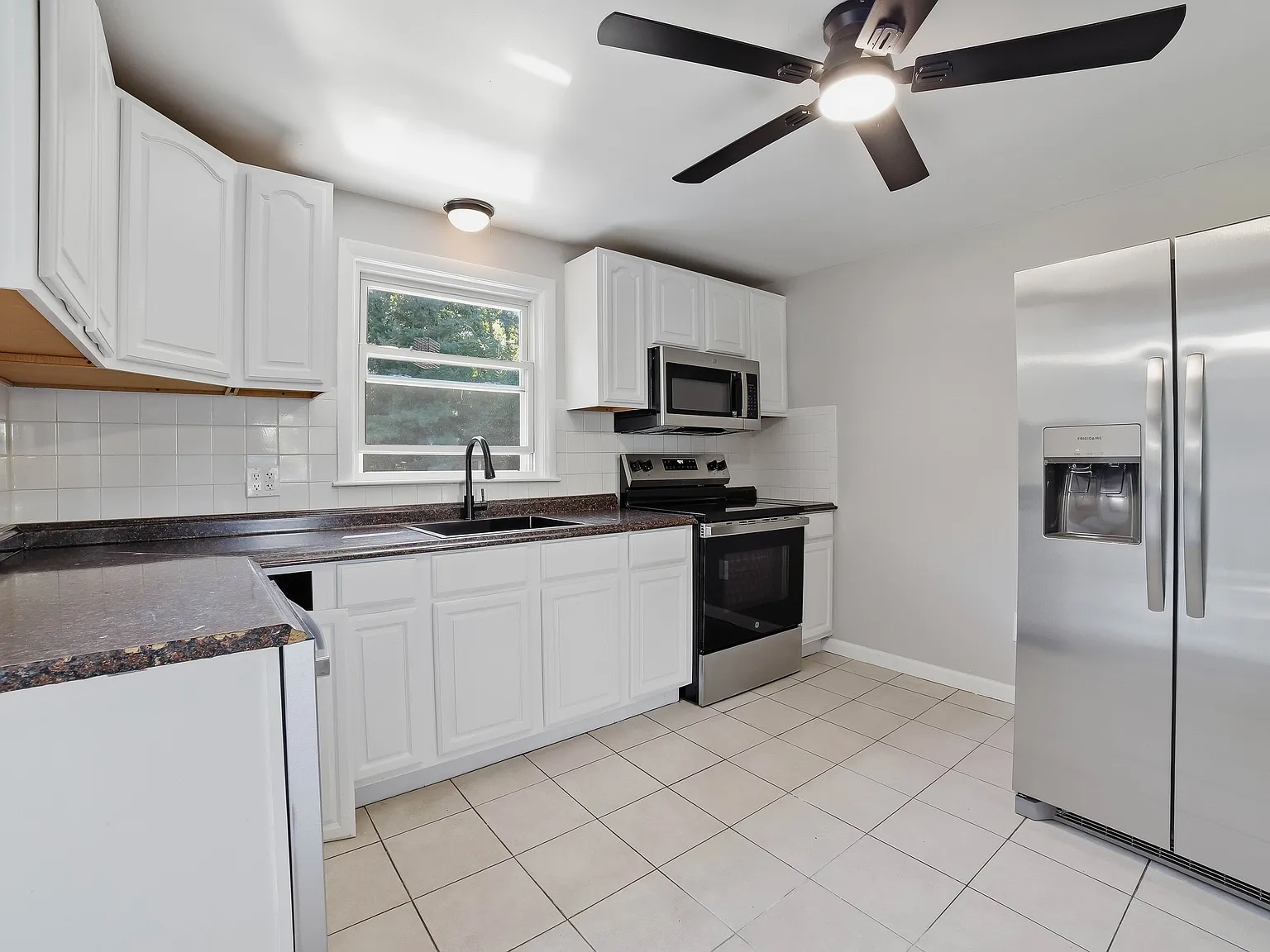 4 bed, 1544 sqft, $3,700 — Photo 4