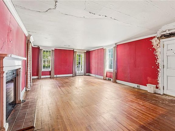 4th image of 316 Broad St
