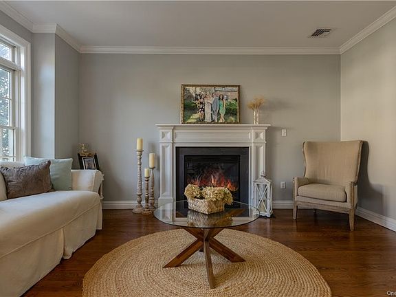 4th image of 10 Joseph Bow Ct