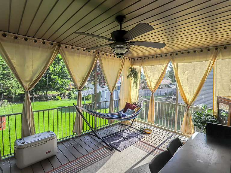 3007 Saint James Pl — Photo 30