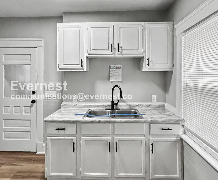 2932 E 118th St #1 — Photo 3