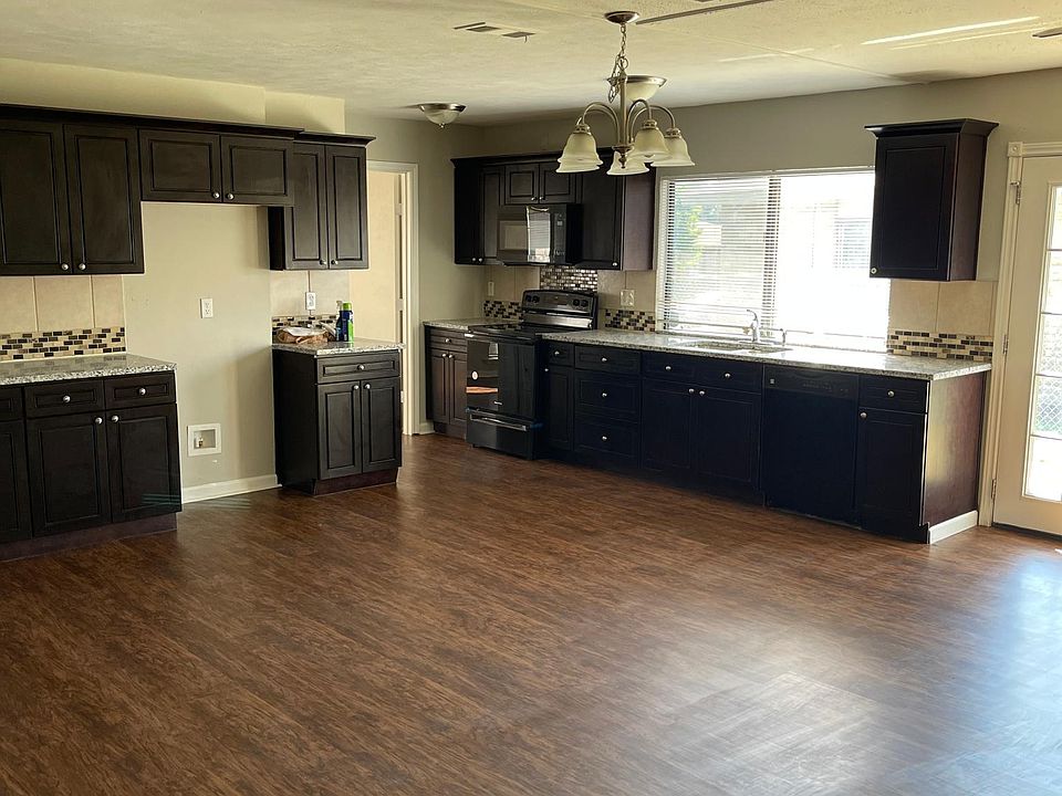 1st image of 3325 Meadow Oaks Dr