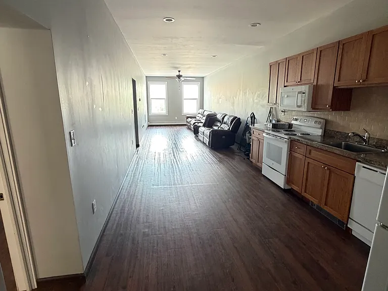 128 Glen St #1 — Photo 5