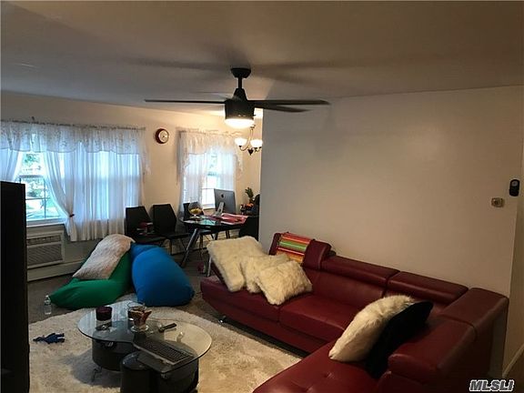 2nd image of 1109 Towne House Vlg